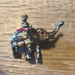 🐘Vintage Elephant Pin/Brooch! 🌹Rhinestones Enamel and Faux Pearl